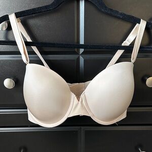 Victoria's Secret Cream Underwire Illusions Smooth Uplift Bra